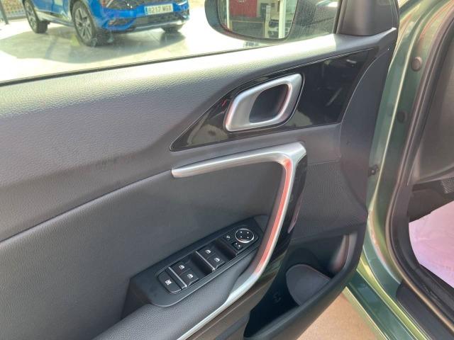 Kia Ceed 1.6 MHEV iMT 100kW 136CV Tech