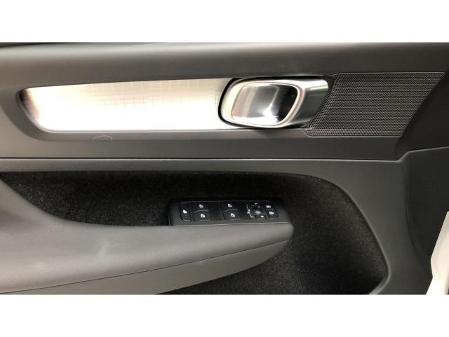 Volvo Xc40 T2 Momentum Pro Auto 95 kW (129 CV)