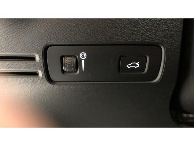 Volvo Xc40 T2 Momentum Pro Auto 95 kW (129 CV)