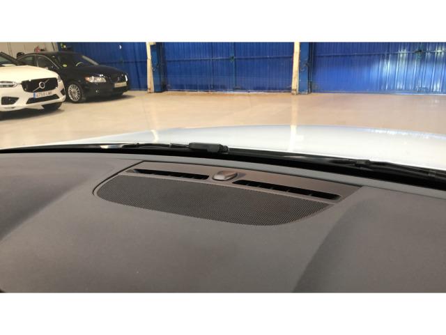 Volvo Xc40 T2 Momentum Pro Auto 95 kW (129 CV)