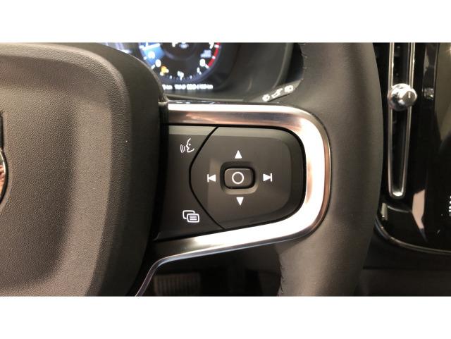 Volvo Xc40 T2 Momentum Pro Auto 95 kW (129 CV)