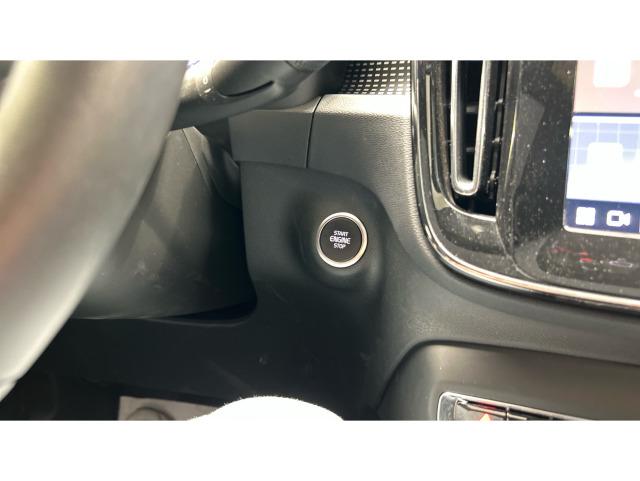 Volvo Xc40 B3 G Ultimate Dark Auto 120 kW (163 CV)