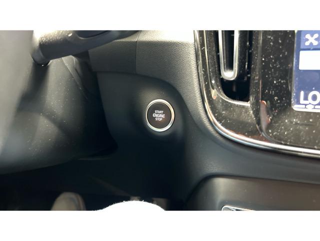 Volvo Xc40 T3 Momentum Pro Auto 120 kW (163 CV)
