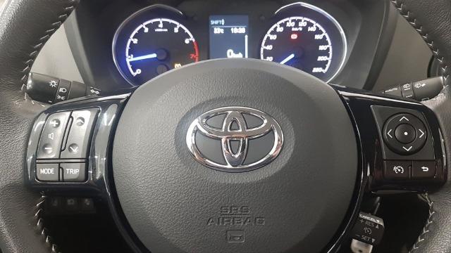 TOYOTA Yaris 1.0 70 Active