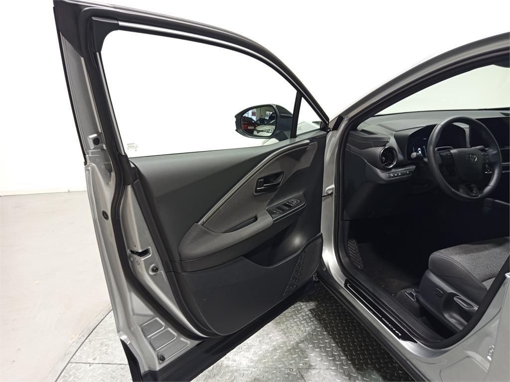 TOYOTA Toyota C-hr C-HR 220PH Advance