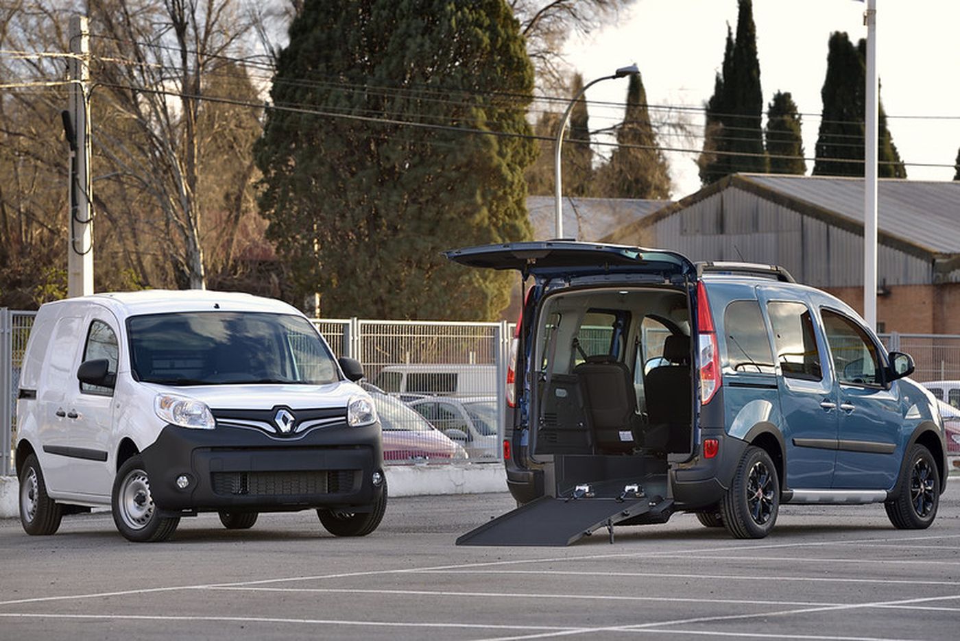 Llega a Alcalá de Henares la Caravana de vehículos adaptados de Renault